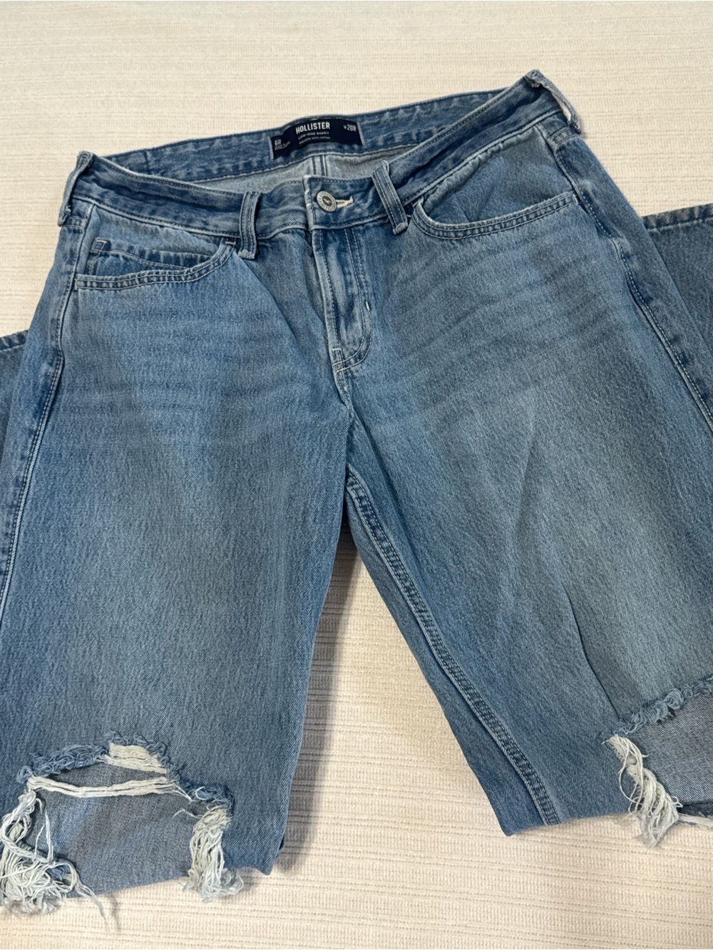 Hollister Jeans / Ripped Knees / 6R w28R - Picture 2 of 4